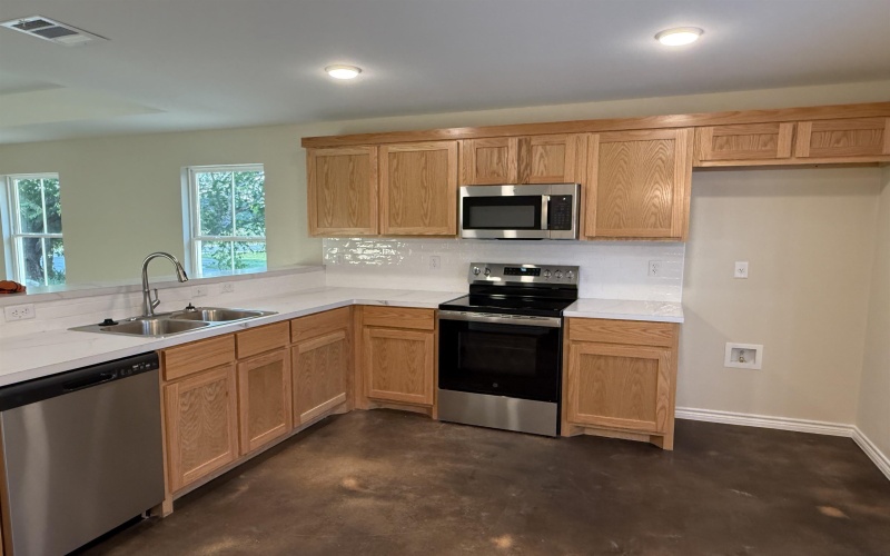 1712 E AVE J, Lampasas, TX 76550, 3 Bedrooms Bedrooms, ,2 BathroomsBathrooms,Residential,For Sale,1712 E AVE J,0,175014
