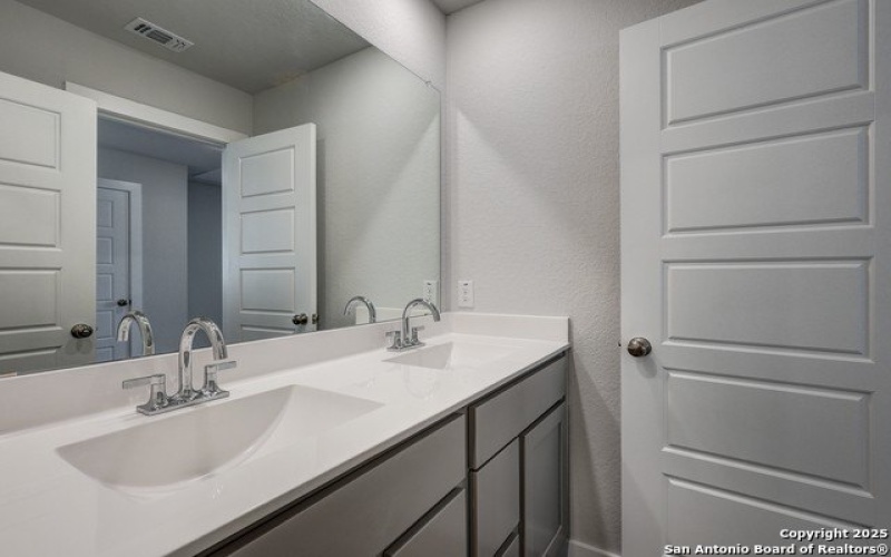 4334 Clarisse Street, New Braunfels, TX 78130, 4 Habitaciones Habitaciones , ,2 BañosBaños,Residential,En Venta,4334 Clarisse Street,0,1863187