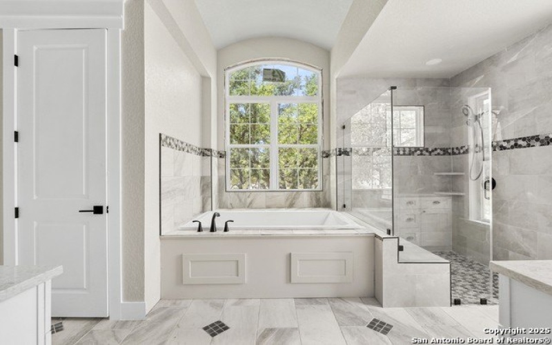 120 Mystic Shores, Spring Branch, TX 78070, 4 Habitaciones Habitaciones , ,5 BañosBaños,Residential,En Venta,120 Mystic Shores,0,1907294