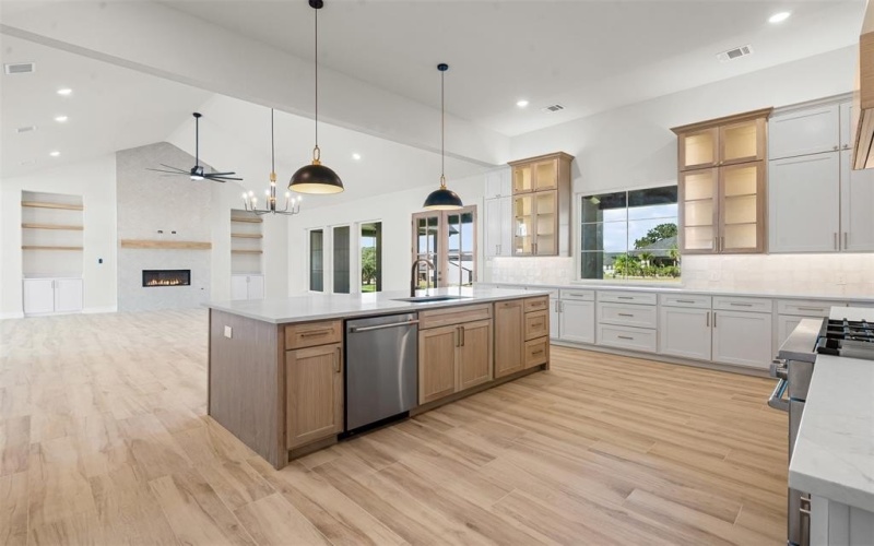 305 Mint Ridge Drive, Burleson, TX 76028, 4 Habitaciones Habitaciones , ,3 BañosBaños,Residential,En Venta,305 Mint Ridge Drive,0,21056096