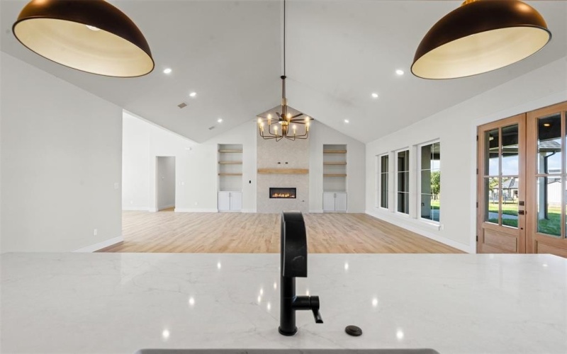 305 Mint Ridge Drive, Burleson, TX 76028, 4 Habitaciones Habitaciones , ,3 BañosBaños,Residential,En Venta,305 Mint Ridge Drive,0,21056096