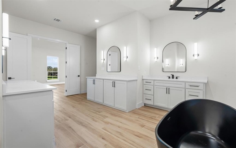 305 Mint Ridge Drive, Burleson, TX 76028, 4 Habitaciones Habitaciones , ,3 BañosBaños,Residential,En Venta,305 Mint Ridge Drive,0,21056096