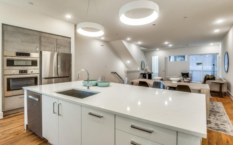 426 W 9th Street #105, Dallas, TX 75208, 3 Bedrooms Bedrooms, ,3 BathroomsBathrooms,Residential,For Sale,426 W 9th Street,0,21057126