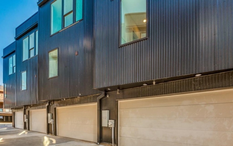 426 W 9th Street #105, Dallas, TX 75208, 3 Bedrooms Bedrooms, ,3 BathroomsBathrooms,Residential,For Sale,426 W 9th Street,0,21057126