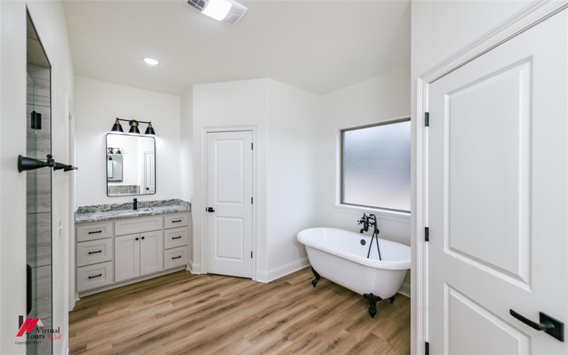 1020 Voss Drive, Stonewall, LA 71078, 4 Bedrooms Bedrooms, ,2 BathroomsBathrooms,Residential,For Sale,1020 Voss Drive,0,21058397