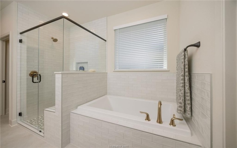 5032 Toscana Loop, Bryan, TX 77802, 4 Bedrooms Bedrooms, ,3 BathroomsBathrooms,Residential,For Sale,5032 Toscana Loop,24015787