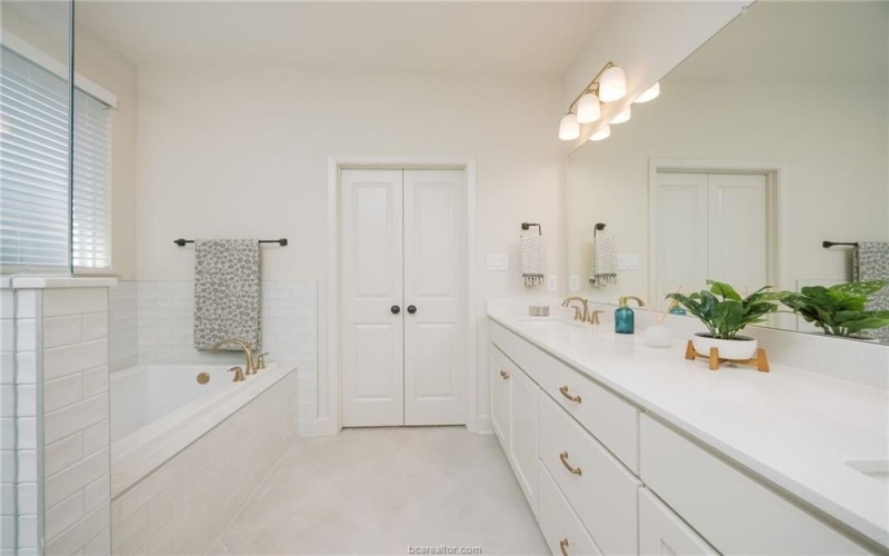 5032 Toscana Loop, Bryan, TX 77802, 4 Bedrooms Bedrooms, ,3 BathroomsBathrooms,Residential,For Sale,5032 Toscana Loop,24015787