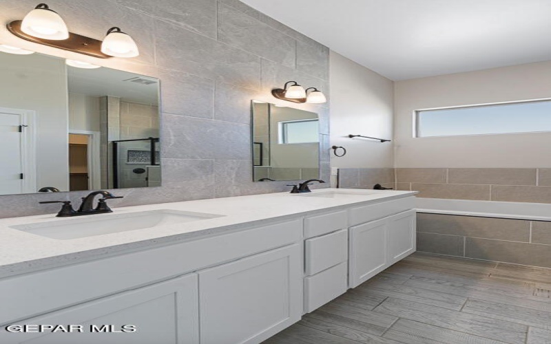 13976 Paseo Central Avenue, Horizon City, TX 79928, 4 Habitaciones Habitaciones , ,2 BañosBaños,Residential,En Venta,13976 Paseo Central Avenue,919816