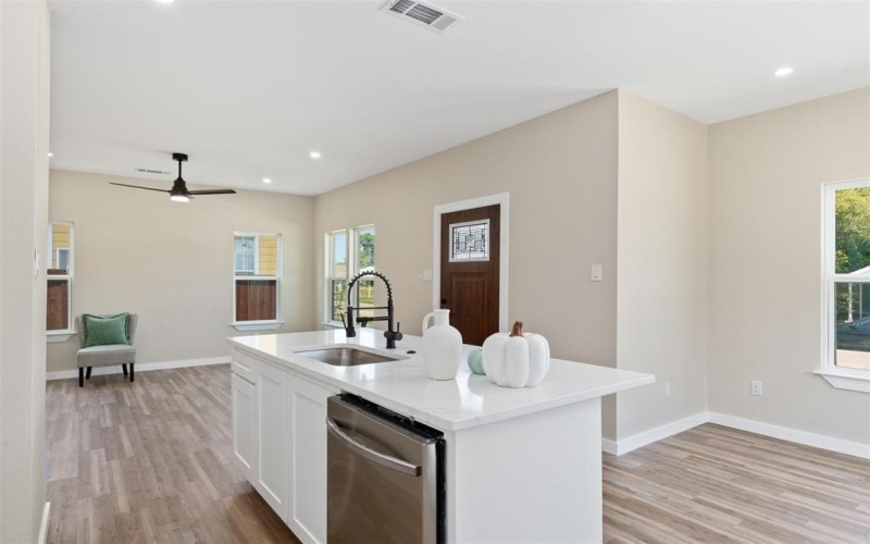1124 E Annie Street, Fort Worth, TX 76104, 3 Habitaciones Habitaciones , ,2 BañosBaños,Residential,En Venta,1124 E Annie Street,0,21058967