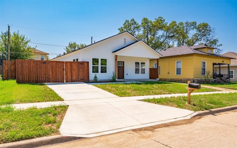 1124 E Annie Street, Fort Worth, TX 76104, 3 Habitaciones Habitaciones , ,2 BañosBaños,Residential,En Venta,1124 E Annie Street,0,21058967