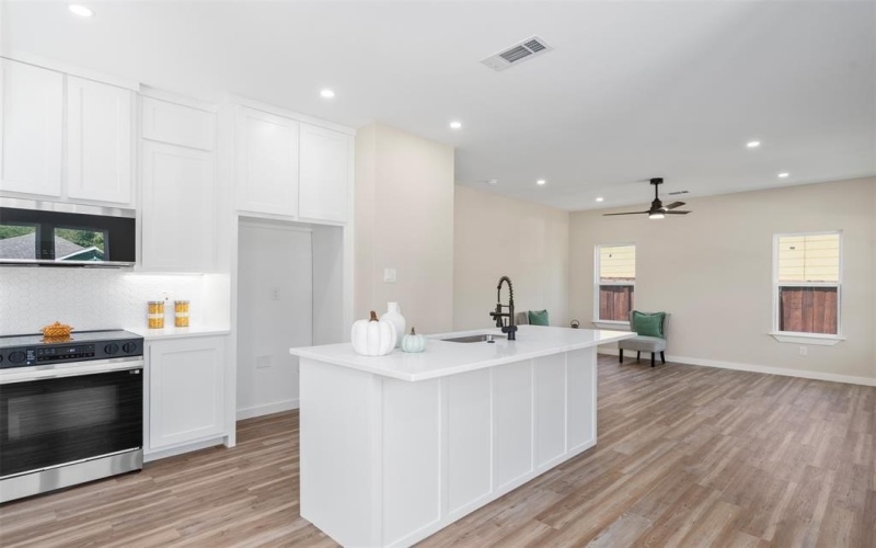 1124 E Annie Street, Fort Worth, TX 76104, 3 Habitaciones Habitaciones , ,2 BañosBaños,Residential,En Venta,1124 E Annie Street,0,21058967