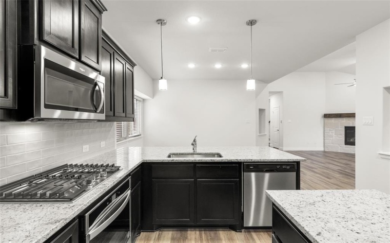 1704 Meadow Crest Drive, Aubrey, TX 76227, 4 Habitaciones Habitaciones , ,3 BañosBaños,Residential,En Venta,1704 Meadow Crest Drive,0,21059181