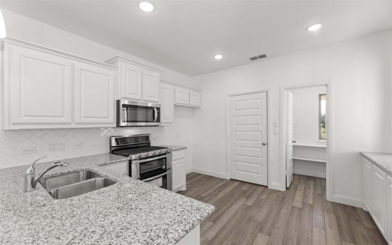 1605 Meadow Crest Drive, Aubrey, TX 76227, 3 Bedrooms Bedrooms, ,2 BathroomsBathrooms,Residential,For Sale,1605 Meadow Crest Drive,0,21059203