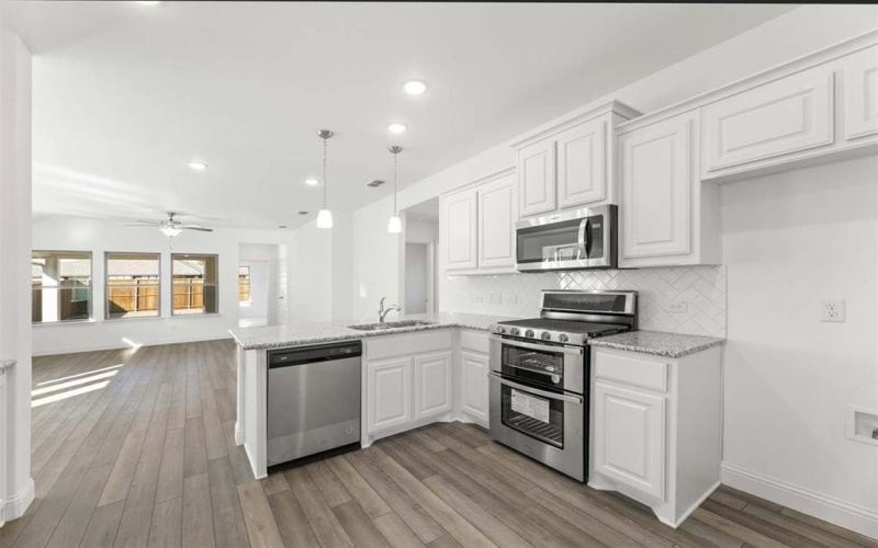 1605 Meadow Crest Drive, Aubrey, TX 76227, 3 Bedrooms Bedrooms, ,2 BathroomsBathrooms,Residential,For Sale,1605 Meadow Crest Drive,0,21059203
