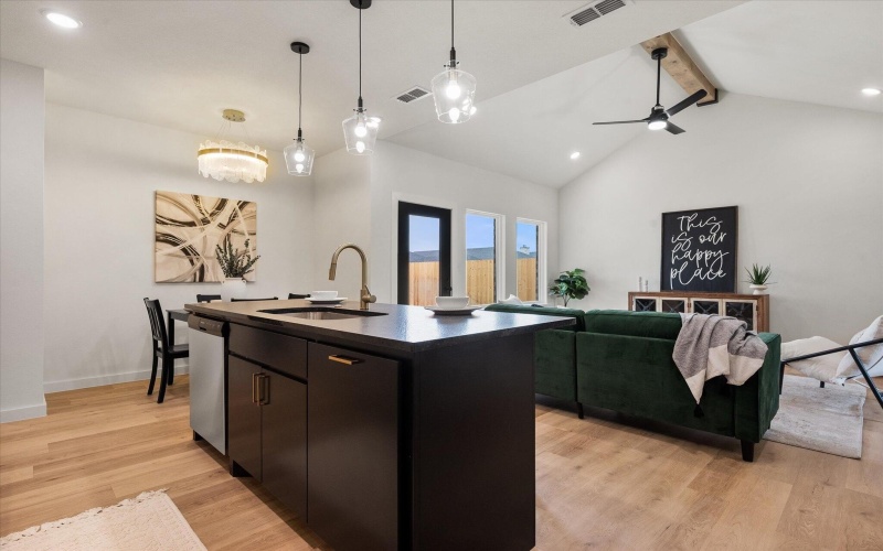 6926 14th Street, Lubbock, TX 79416, 3 Habitaciones Habitaciones , ,2 BañosBaños,Residential,En Venta,6926 14th Street,0,202560369