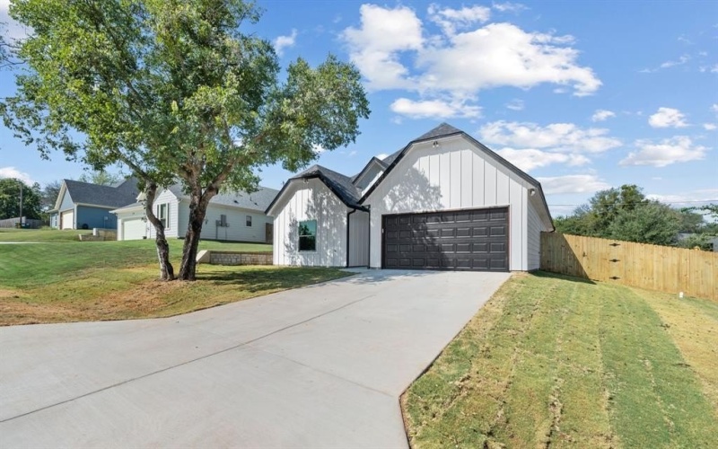 130 Lakewood Drive, Weatherford, TX 76087, 3 Habitaciones Habitaciones , ,2 BañosBaños,Residential,En Venta,130 Lakewood Drive,0,21055523
