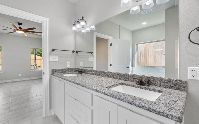 130 Lakewood Drive, Weatherford, TX 76087, 3 Habitaciones Habitaciones , ,2 BañosBaños,Residential,En Venta,130 Lakewood Drive,0,21055523