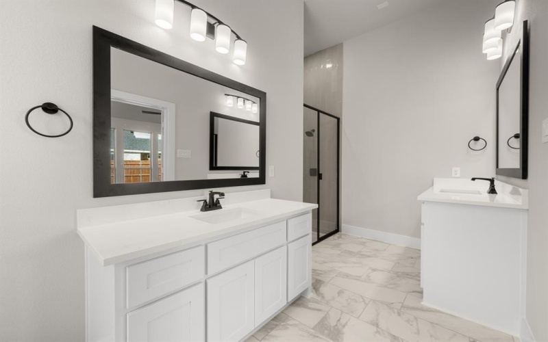 7104 Seagrove Court, Grand Prairie, TX 75054, 4 Habitaciones Habitaciones , ,3 BañosBaños,Residential,En Venta,7104 Seagrove Court,0,21059710