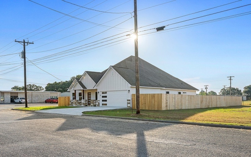 340 Cactus Street, Giddings, TX 78942, 4 Bedrooms Bedrooms, ,2 BathroomsBathrooms,Residential,For Sale,340 Cactus Street,0,153394