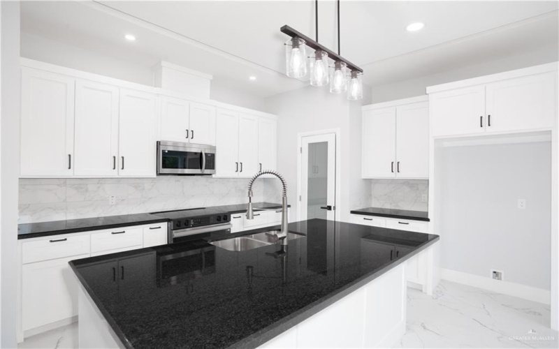 1107 W I Street, Mission, TX 78572, 3 Bedrooms Bedrooms, ,2 BathroomsBathrooms,Residential,For Sale,1107 W I Street,0,480906