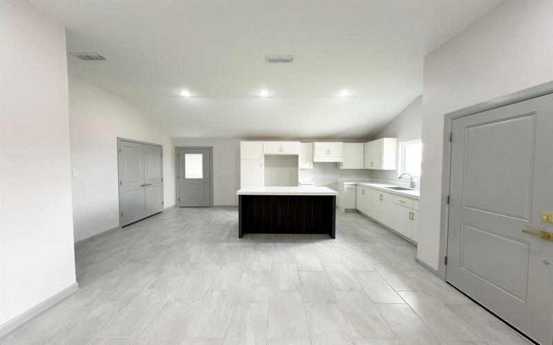 5029 Carambola Ln., Laredo, TX 78046, 3 Bedrooms Bedrooms, ,2 BathroomsBathrooms,Residential,For Sale,5029 Carambola Ln.,0,20254046