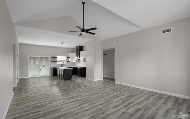 209 S Raul Longoria Road, Edinburg, TX 78542, 3 Habitaciones Habitaciones , ,2 BañosBaños,Residential,En Venta,209 S Raul Longoria Road,0,480950