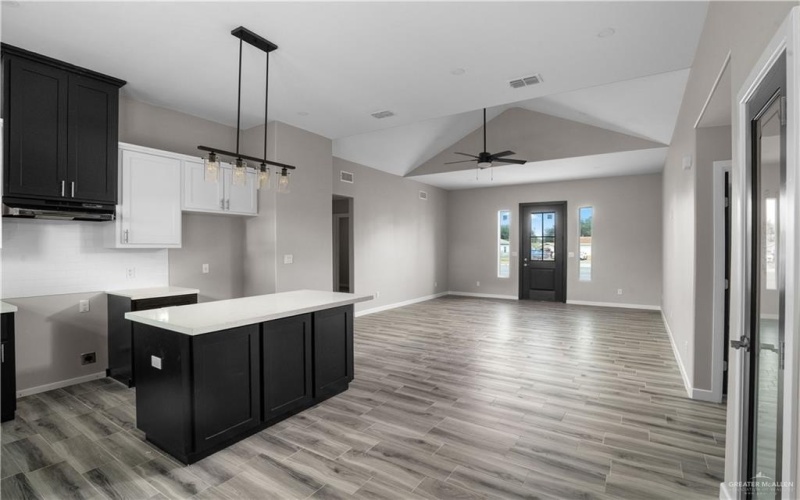 209 S Raul Longoria Road, Edinburg, TX 78542, 3 Habitaciones Habitaciones , ,2 BañosBaños,Residential,En Venta,209 S Raul Longoria Road,0,480950