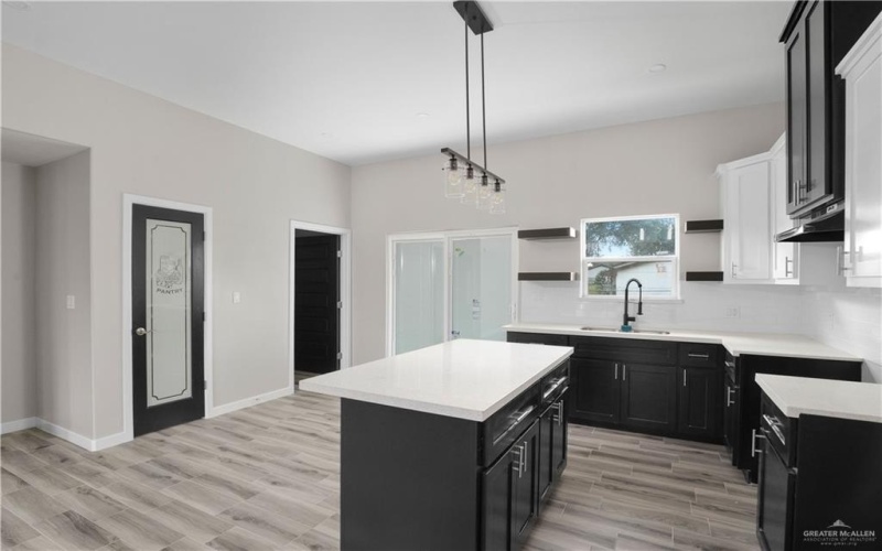 209 S Raul Longoria Road, Edinburg, TX 78542, 3 Habitaciones Habitaciones , ,2 BañosBaños,Residential,En Venta,209 S Raul Longoria Road,0,480950