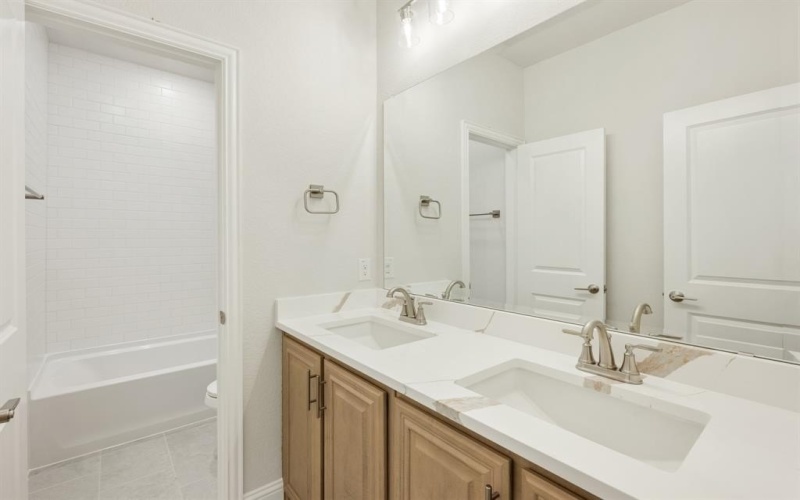 926 S Bluebird Lane, Midlothian, TX 76065, 4 Habitaciones Habitaciones , ,3 BañosBaños,Residential,En Venta,926 S Bluebird Lane,0,21059052