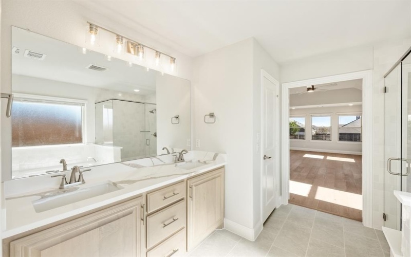 926 S Bluebird Lane, Midlothian, TX 76065, 4 Habitaciones Habitaciones , ,3 BañosBaños,Residential,En Venta,926 S Bluebird Lane,0,21059052