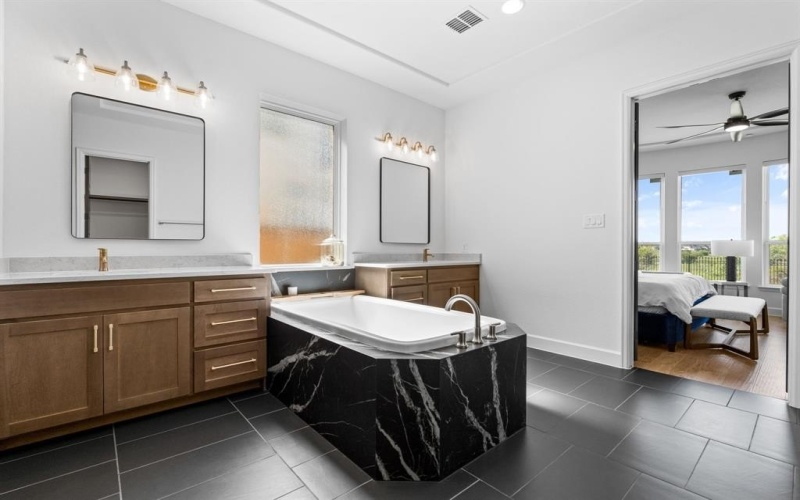 8736 Edgewater Drive, The Colony, TX 75056, 5 Habitaciones Habitaciones , ,6 BañosBaños,Residential,En Venta,8736 Edgewater Drive,0,21059933
