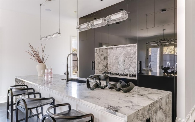 6404 Lakehurst Avenue, Dallas, TX 75230, 5 Bedrooms Bedrooms, ,6 BathroomsBathrooms,Residential,For Sale,6404 Lakehurst Avenue,0,21060236