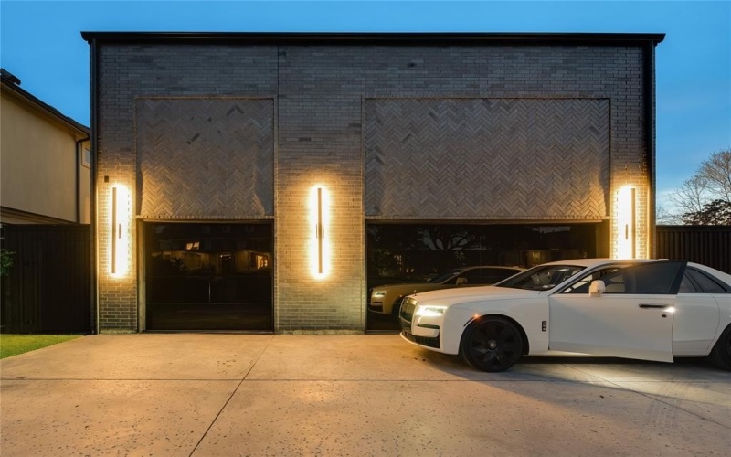 6404 Lakehurst Avenue, Dallas, TX 75230, 5 Bedrooms Bedrooms, ,6 BathroomsBathrooms,Residential,For Sale,6404 Lakehurst Avenue,0,21060236