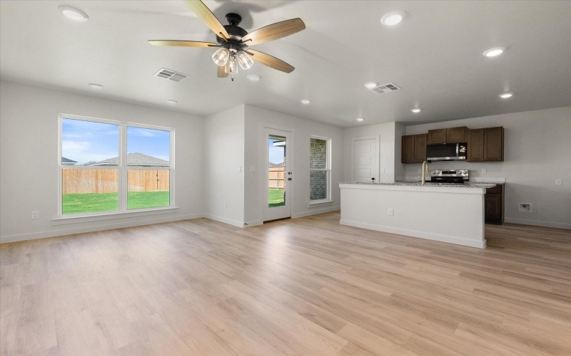 1613 N Clinton Avenue, Lubbock, TX 79416, 3 Habitaciones Habitaciones , ,2 BañosBaños,Residential,En Venta,1613 N Clinton Avenue,0,202560490