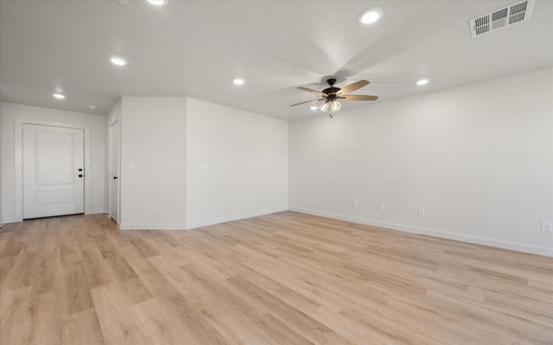 1613 N Clinton Avenue, Lubbock, TX 79416, 3 Habitaciones Habitaciones , ,2 BañosBaños,Residential,En Venta,1613 N Clinton Avenue,0,202560490