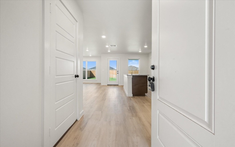 1613 N Clinton Avenue, Lubbock, TX 79416, 3 Habitaciones Habitaciones , ,2 BañosBaños,Residential,En Venta,1613 N Clinton Avenue,0,202560490