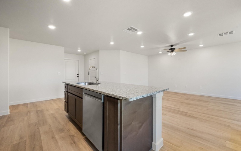 1613 N Clinton Avenue, Lubbock, TX 79416, 3 Habitaciones Habitaciones , ,2 BañosBaños,Residential,En Venta,1613 N Clinton Avenue,0,202560490