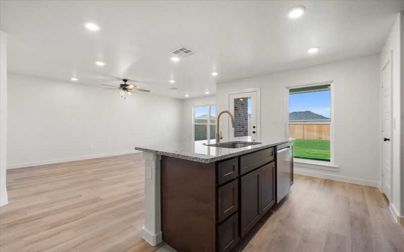 1613 N Clinton Avenue, Lubbock, TX 79416, 3 Habitaciones Habitaciones , ,2 BañosBaños,Residential,En Venta,1613 N Clinton Avenue,0,202560490