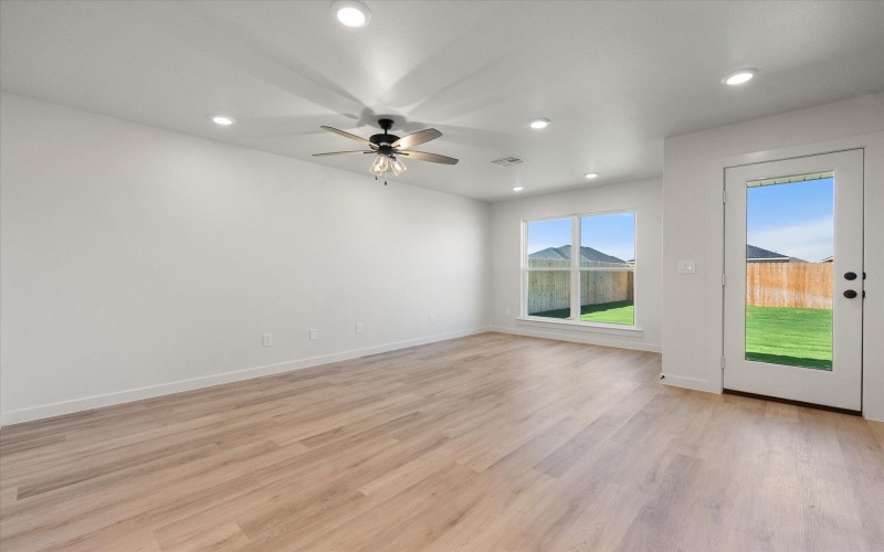 1613 N Clinton Avenue, Lubbock, TX 79416, 3 Habitaciones Habitaciones , ,2 BañosBaños,Residential,En Venta,1613 N Clinton Avenue,0,202560490