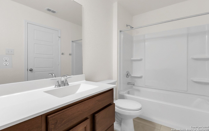 5218 BIG OAK RUN, Elmendorf, TX 78112, 4 Habitaciones Habitaciones , ,2 BañosBaños,Residential,En Venta,5218 BIG OAK RUN,0,1908041