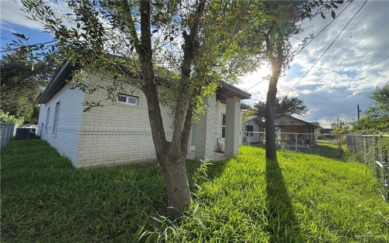 513 E Hawk Avenue, Pharr, TX 78577, 3 Bedrooms Bedrooms, ,2 BathroomsBathrooms,Residential,For Sale,513 E Hawk Avenue,0,480829