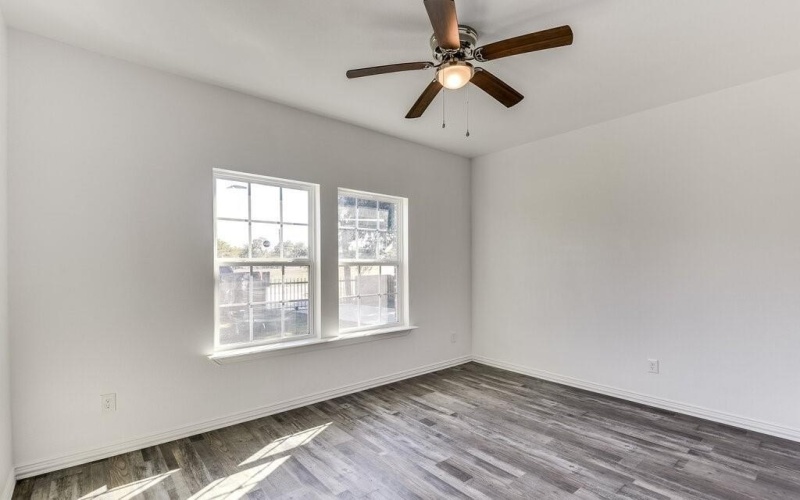 1449 Owega Avenue, Dallas, TX 75216, 4 Habitaciones Habitaciones , ,2 BañosBaños,Residential,En Venta,1449 Owega Avenue,0,21060229