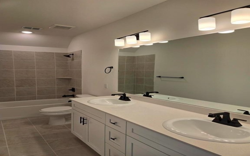 1944 Temple Hills, Van Alstyne, TX 75495, 4 Bedrooms Bedrooms, ,5 BathroomsBathrooms,Residential,For Sale,1944 Temple Hills,0,21061296