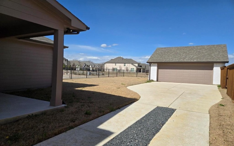1944 Temple Hills, Van Alstyne, TX 75495, 4 Bedrooms Bedrooms, ,5 BathroomsBathrooms,Residential,For Sale,1944 Temple Hills,0,21061296