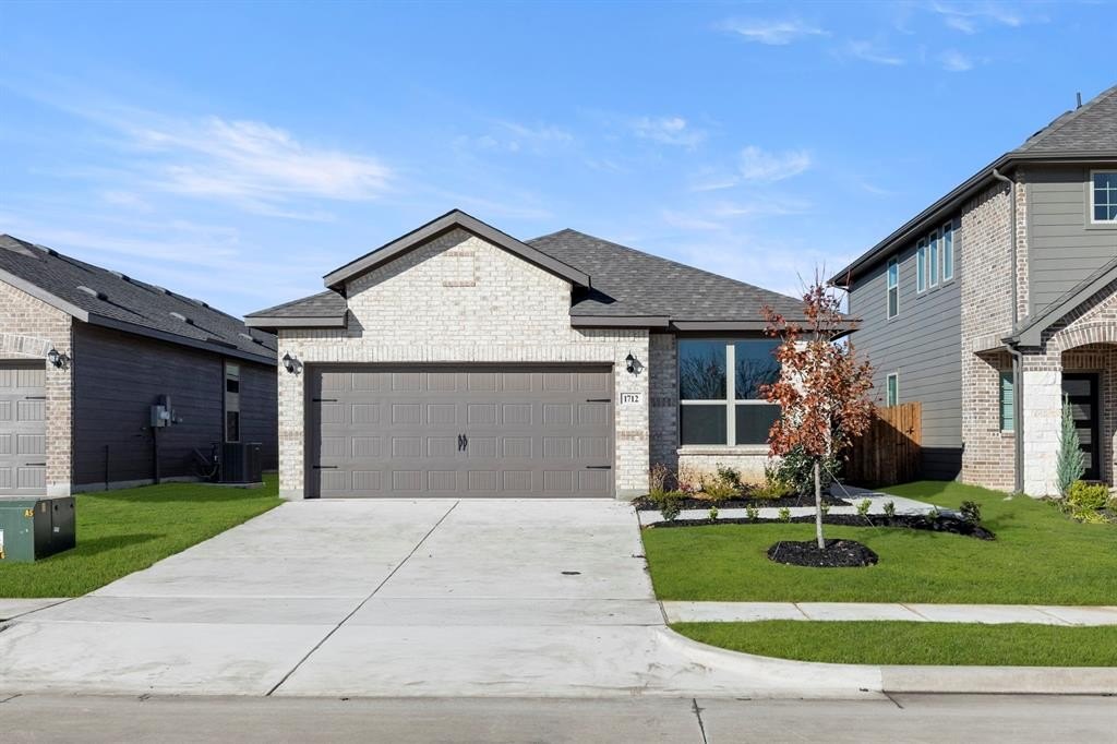 1712 Elle Lane, Aubrey, TX 76227, 3 Bedrooms Bedrooms, ,2 BathroomsBathrooms,Residential,For Sale,1712 Elle Lane,0,21061300