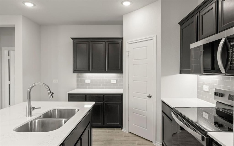 1712 Elle Lane, Aubrey, TX 76227, 3 Bedrooms Bedrooms, ,2 BathroomsBathrooms,Residential,For Sale,1712 Elle Lane,0,21061300