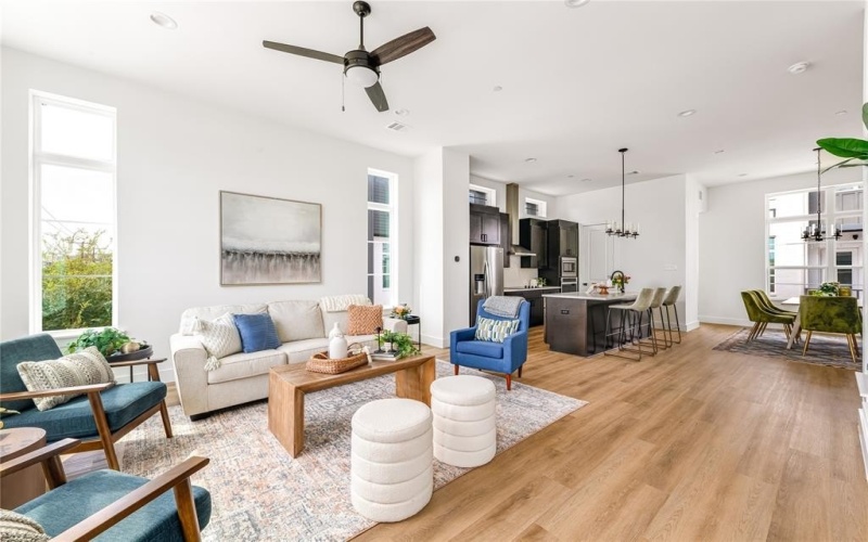 13325 Bee Street #302, Farmers Branch, TX 75234, 3 Habitaciones Habitaciones , ,3 BañosBaños,Residential,En Venta,13325 Bee Street,0,21061569