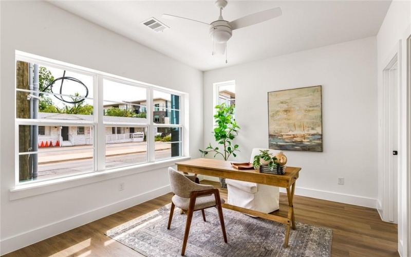 13325 Bee Street #302, Farmers Branch, TX 75234, 3 Habitaciones Habitaciones , ,3 BañosBaños,Residential,En Venta,13325 Bee Street,0,21061569