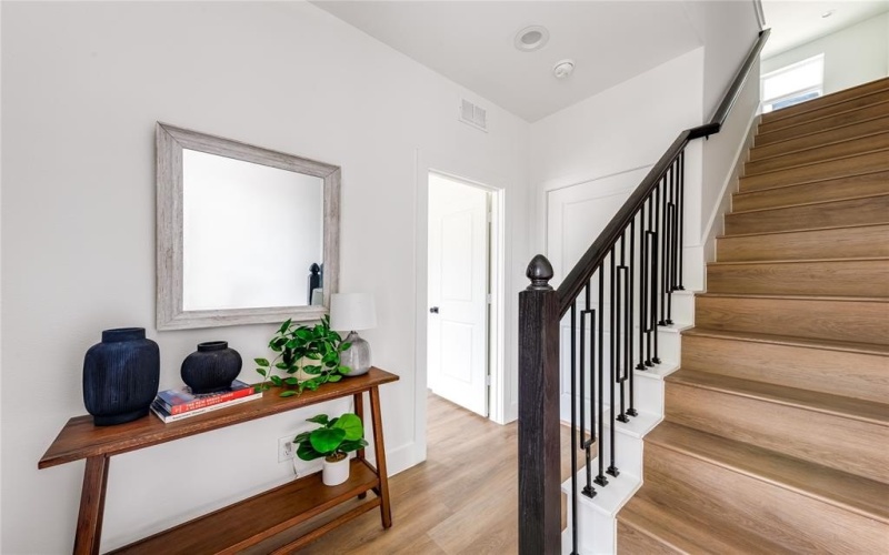 13325 Bee Street #302, Farmers Branch, TX 75234, 3 Habitaciones Habitaciones , ,3 BañosBaños,Residential,En Venta,13325 Bee Street,0,21061569