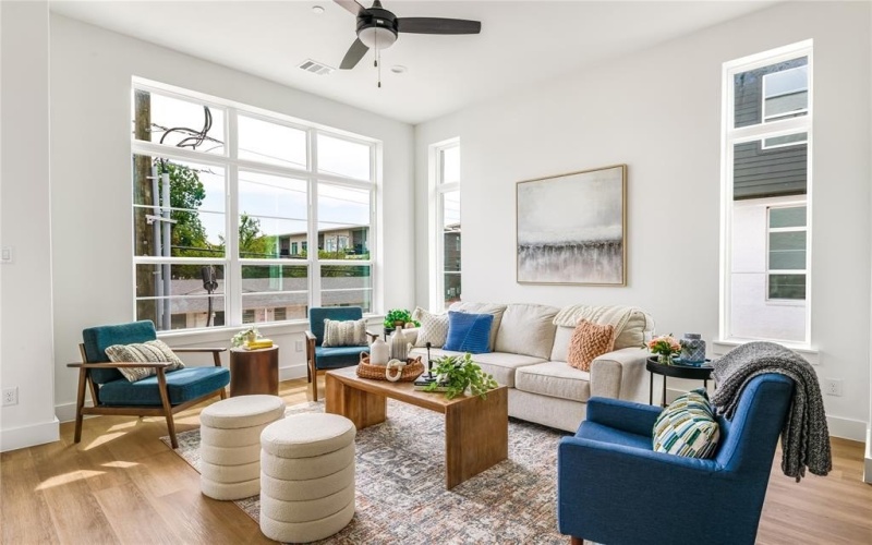 13325 Bee Street #302, Farmers Branch, TX 75234, 3 Habitaciones Habitaciones , ,3 BañosBaños,Residential,En Venta,13325 Bee Street,0,21061569